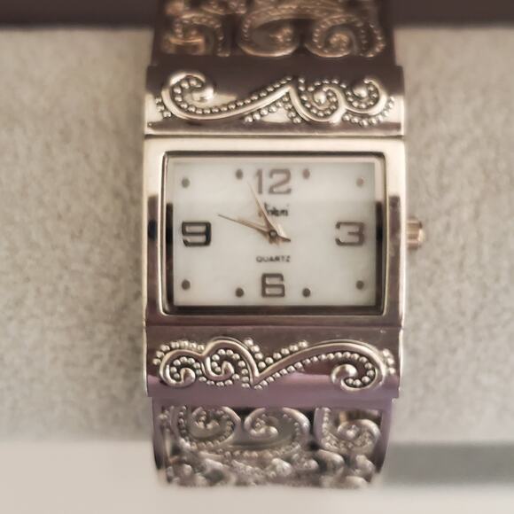 Vivani Women's Silver Tone Filigree Bracelet Watch Clamper Style‎ Running - Picture 1 of 8